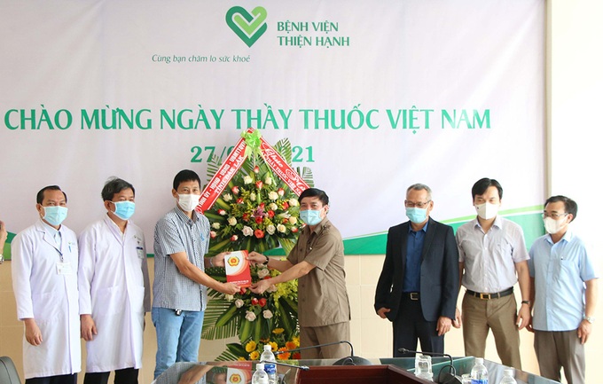 Lãnh đạo các tỉnh Tây Nguyên thăm chúc mừng ngày thầy thuốc Việt Nam - Ảnh 1. Lãnh đạo các tỉnh Tây Nguyên thăm chúc mừng ngày thầy thuốc Việt Nam - Ảnh 1.