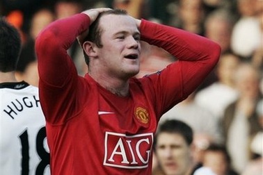 Thua ê chề tại Craven Cottage, MU “dâng” cơ hội cho Liverpool