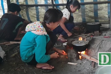 Xót xa cảnh hàng chục đứa trẻ chia nhau từng mét vuông để trọ học