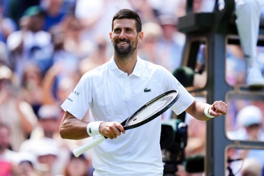 Djokovic phá kỷ lục của Federer, Sinner thăng hoa tại Wimbledon