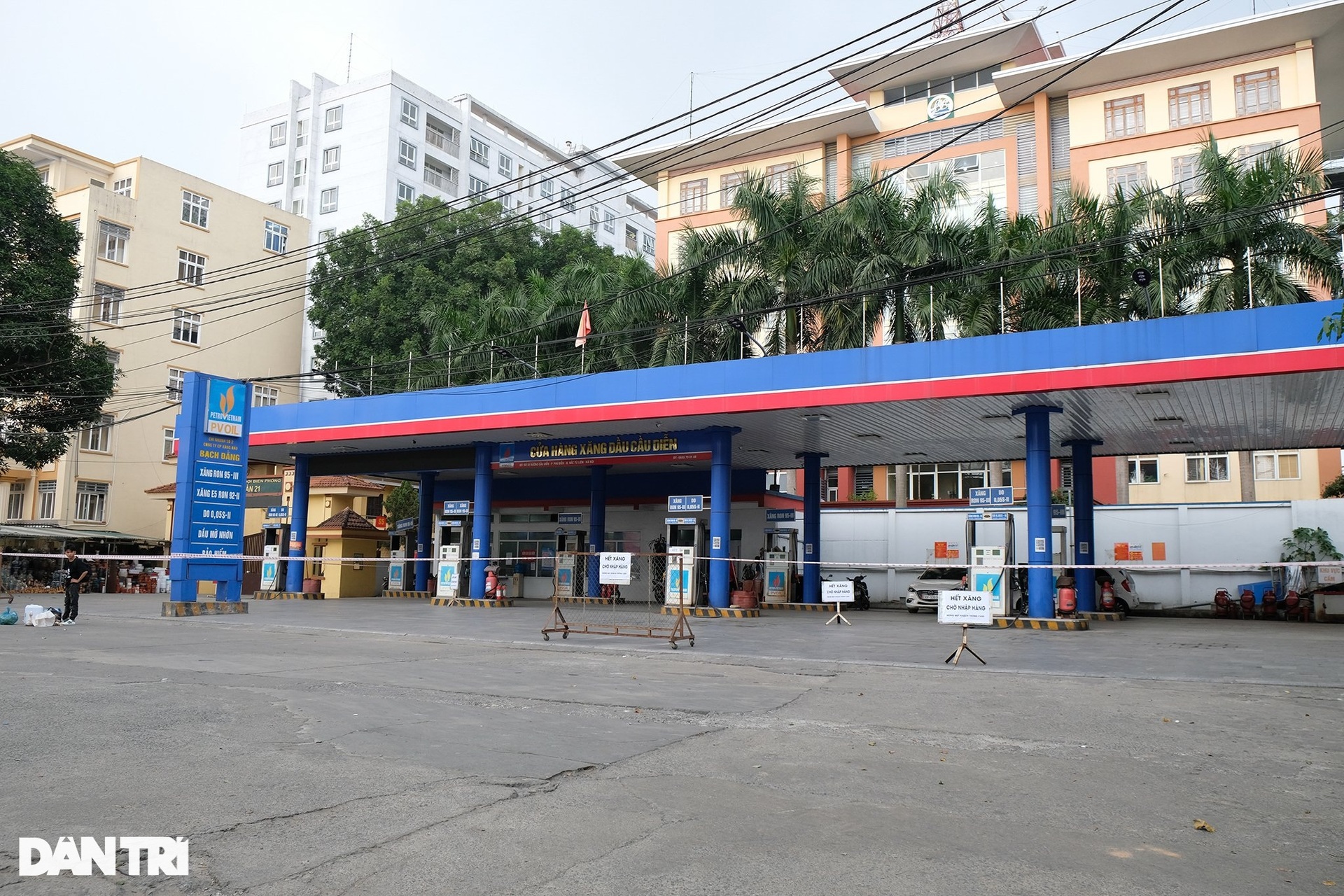 Mặc kệ giá xăng tăng, nhiều cây xăng ở Hà Nội vẫn đóng cửa im lìm - 5 Mặc kệ giá xăng tăng, nhiều cây xăng ở Hà Nội vẫn đóng cửa im lìm - 5