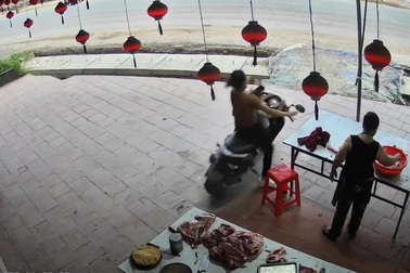 Hai mẹ con gặp nạn vì thói quen của nhiều người Việt