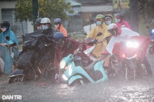 Vì sao TPHCM còn ngập sâu mỗi khi mưa lớn?