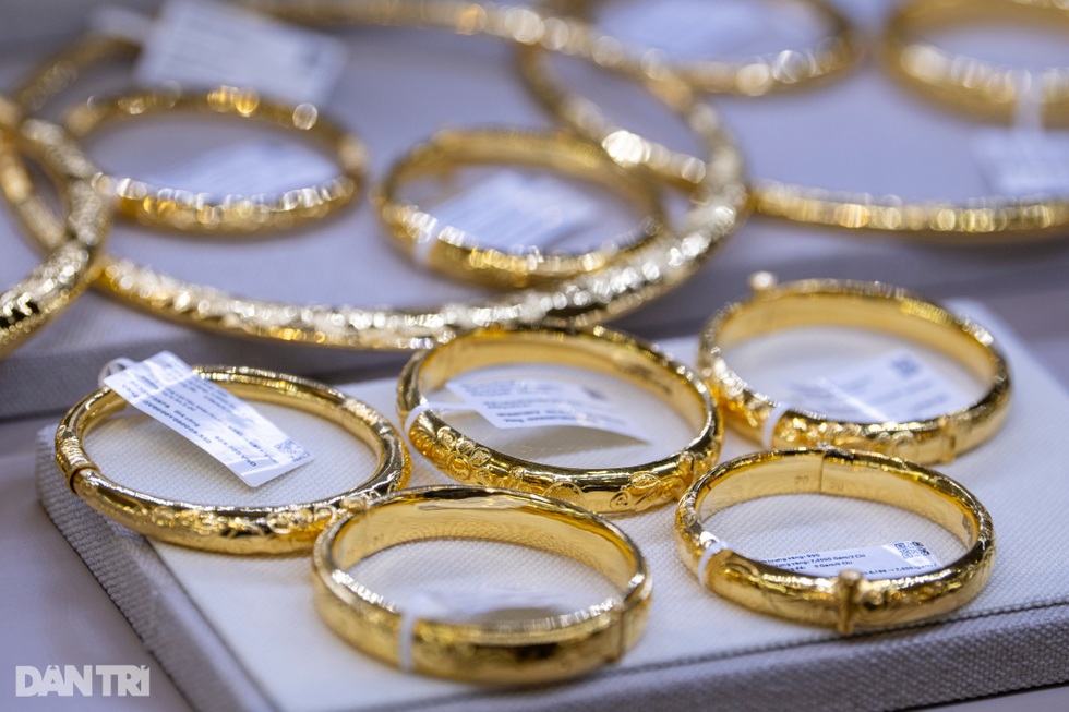 Các ngân hàng đang làm gì với vàng? - 4 Các ngân hàng đang làm gì với vàng? - 4