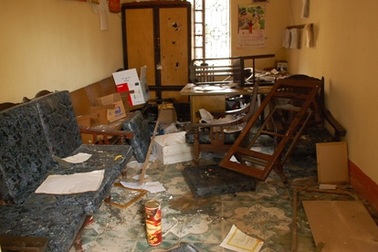 Hàng trăm người dân vây trụ sở, đánh cán bộ xã 