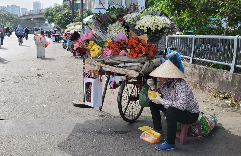 Lao động ngoại tỉnh: Những lát cắt không thể thiếu nơi phố thị - 11 Lao động ngoại tỉnh: Những lát cắt không thể thiếu nơi phố thị - 11