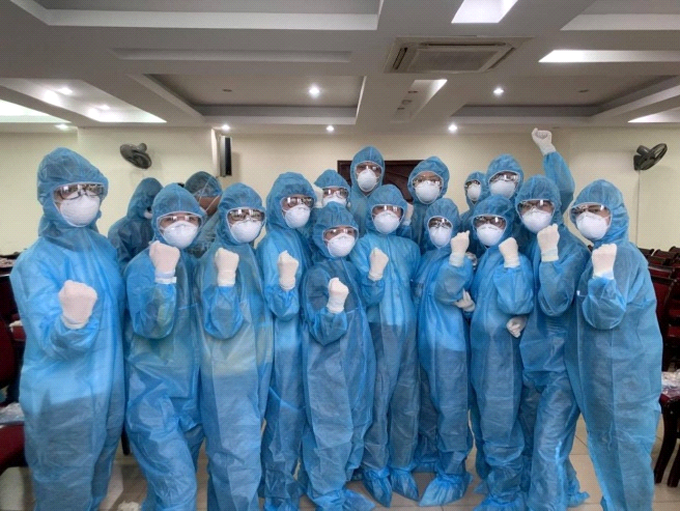 Các cán bộ, bác sĩ tình nguyện sẵn sàng lên đường hỗ trợ phòng chống dịch Covid-19.

