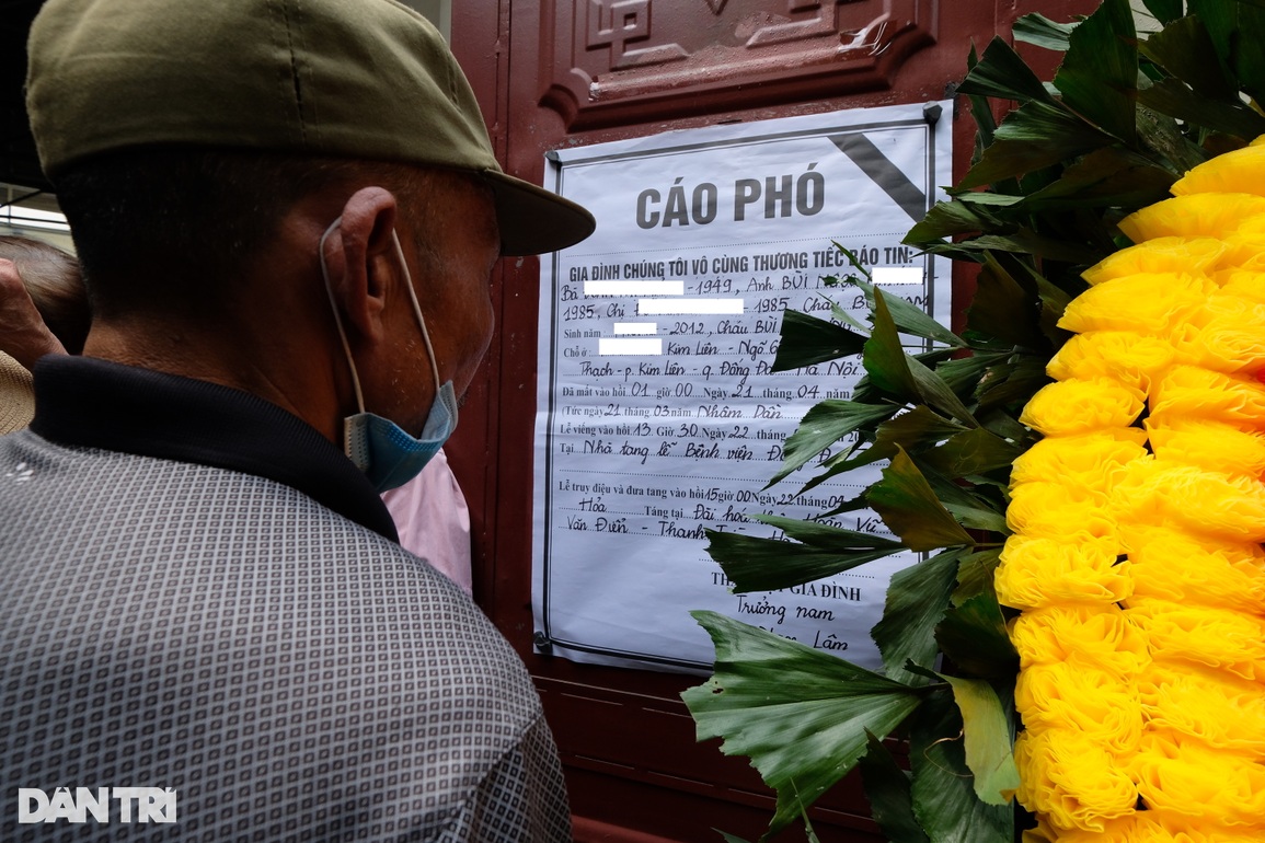 Nhiều người xếp hàng chia buồn với gia đình 5 nạn nhân vụ cháy tại Hà Nội - 5 Nhiều người xếp hàng chia buồn với gia đình 5 nạn nhân vụ cháy tại Hà Nội - 5