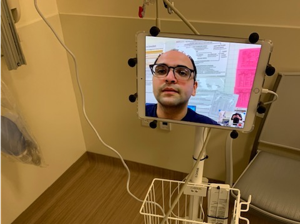 Mùa Covid-19, bệnh viện dùng iPad và Zoom để kiểm tra bệnh nhân - 3