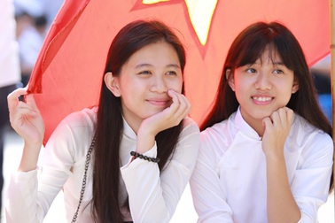 Nụ cười “hút hồn” của nữ sinh Hà thành ngày khai trường