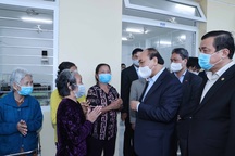 Thủ tướng thăm và tặng quà Tết tại Trung tâm Bảo trợ xã hội tỉnh Quảng Nam