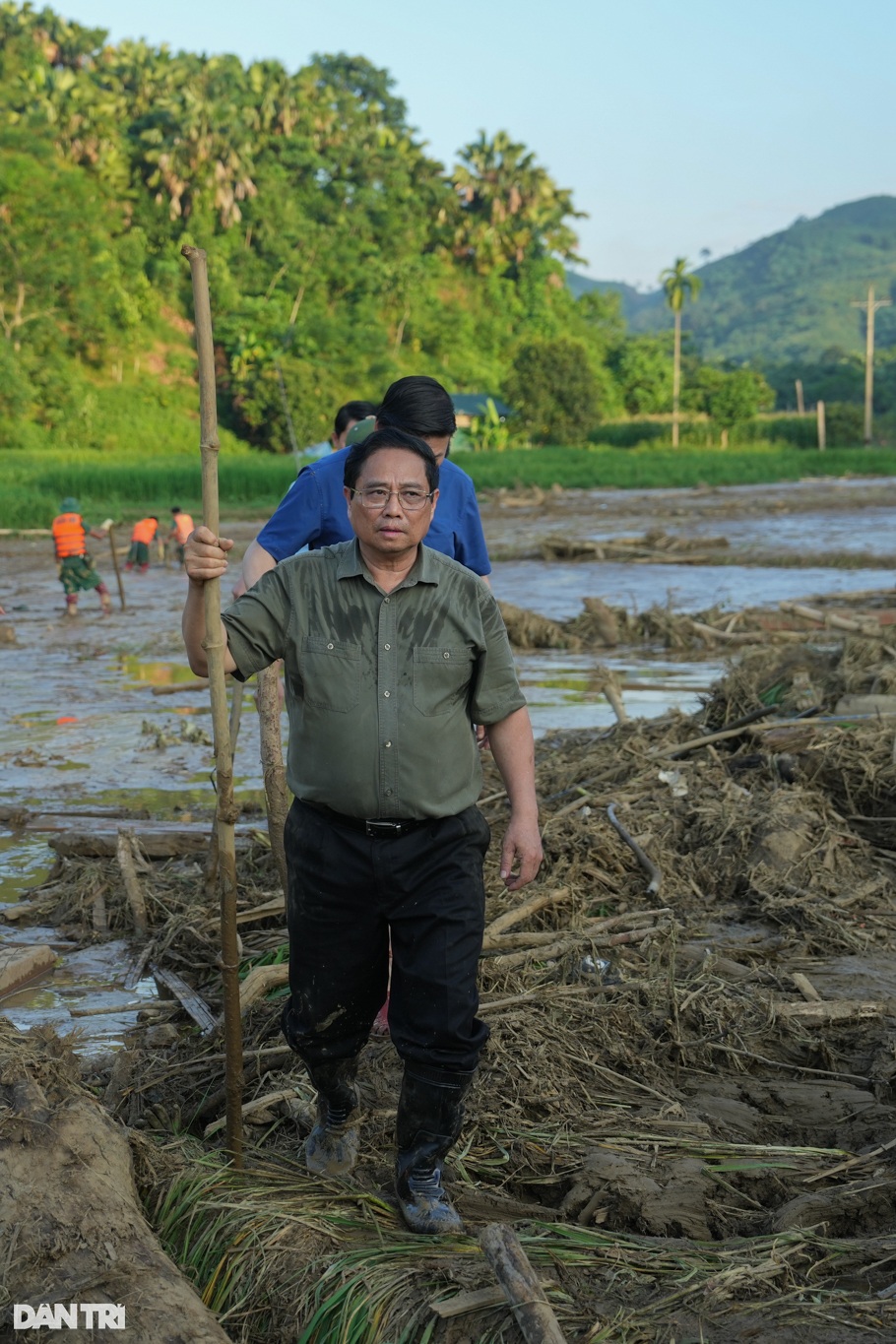 Thủ tướng Phạm Minh Chính xúc động khi thấy nước mắt của người dân Làng Nủ - 2