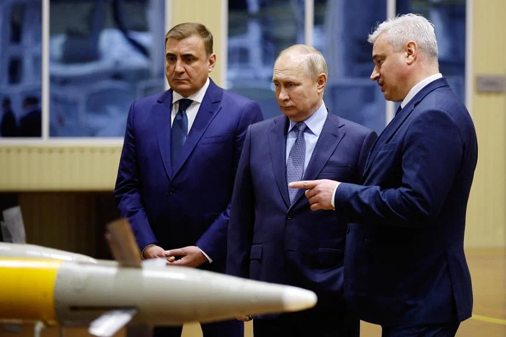 Ông Putin chỉ thị nhanh chóng cấp khí tài cho chiến dịch quân sự ở Ukraine - 1 Ông Putin chỉ thị nhanh chóng cấp khí tài cho chiến dịch quân sự ở Ukraine - 1