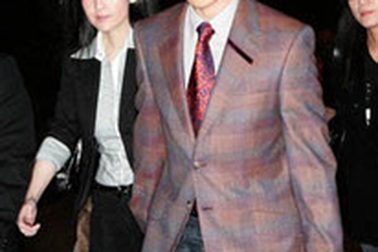 Nghê Chấn và Châu Huệ Mẫn cùng “lộ diện” sau scandal