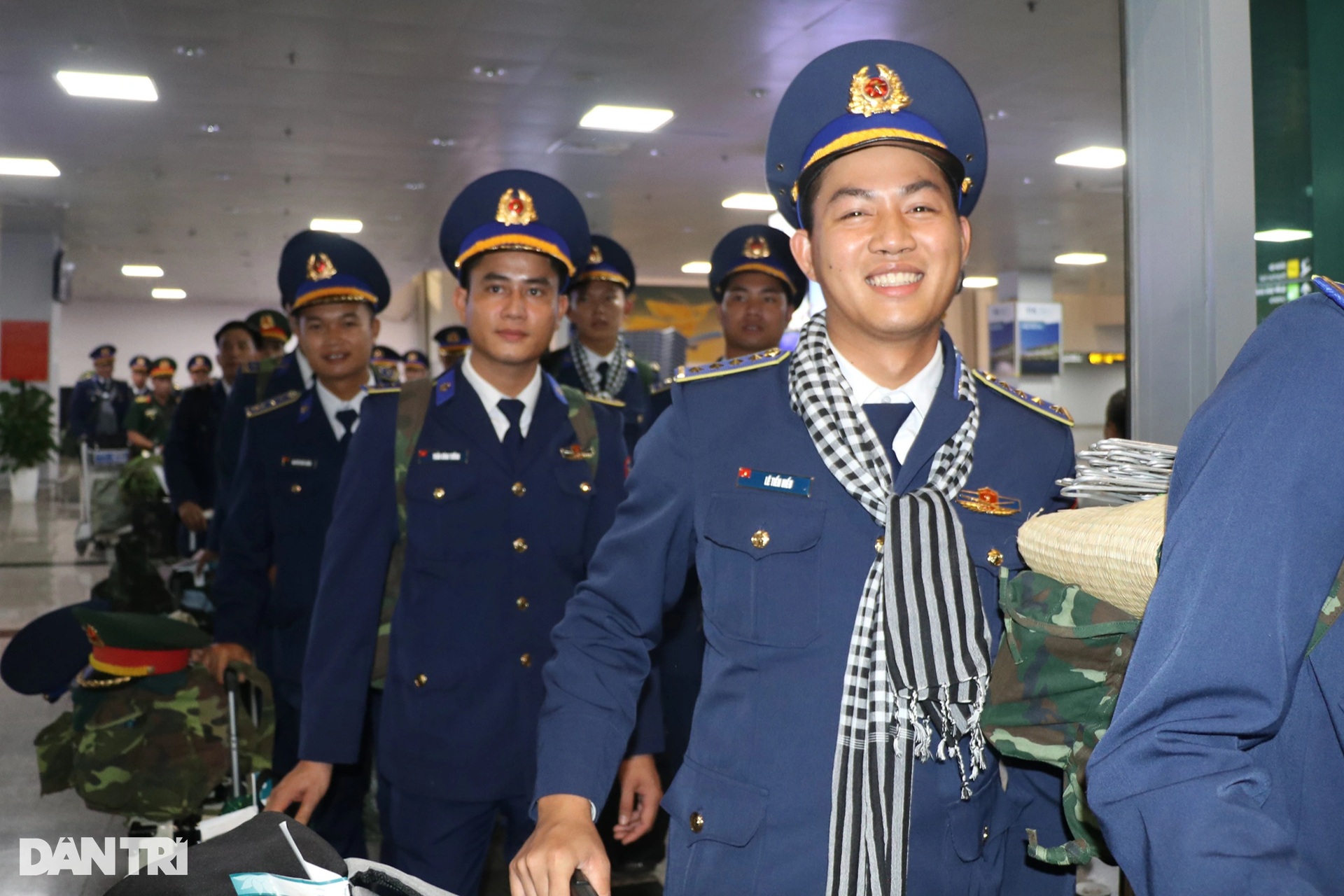 Nữ dân quân xứ Nghệ chia sẻ đặc sản miền Nam khi trở về từ lễ diễu binh - 9 Nữ dân quân xứ Nghệ chia sẻ đặc sản miền Nam khi trở về từ lễ diễu binh - 9