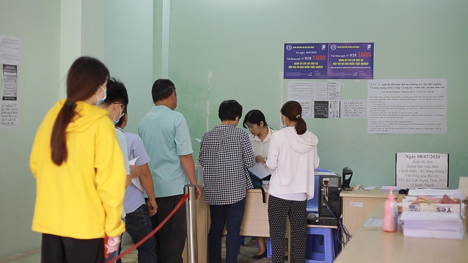 TPHCM: Hơn 94.000 người làm hồ sơ trợ cấp thất nghiệp - 2 TPHCM: Hơn 94.000 người làm hồ sơ trợ cấp thất nghiệp - 2
