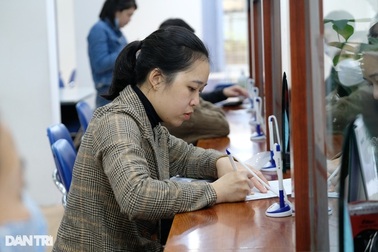 Cử tri phản ánh công chức nghỉ việc nhiều vì lương thấp, Bộ Nội vụ nói gì?