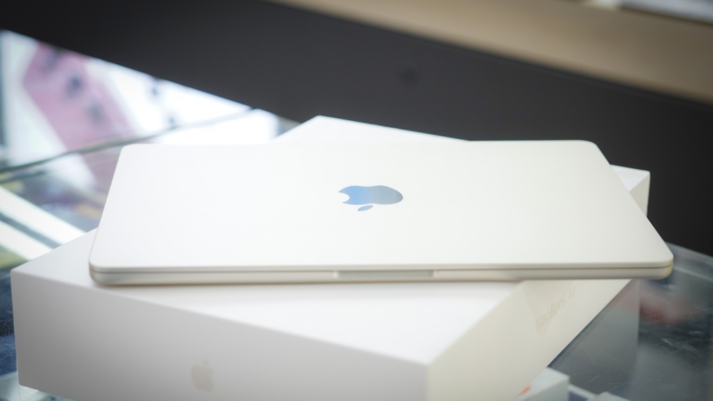 Trên tay MacBook Air M2 tại Việt Nam, giá 34 triệu đồng - 2 Trên tay MacBook Air M2 tại Việt Nam, giá 34 triệu đồng - 2