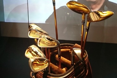 Bộ gậy golf mạ vàng 1,1 tỷ đồng Xuyên Việt Oil tặng cựu chủ tịch ngân hàng