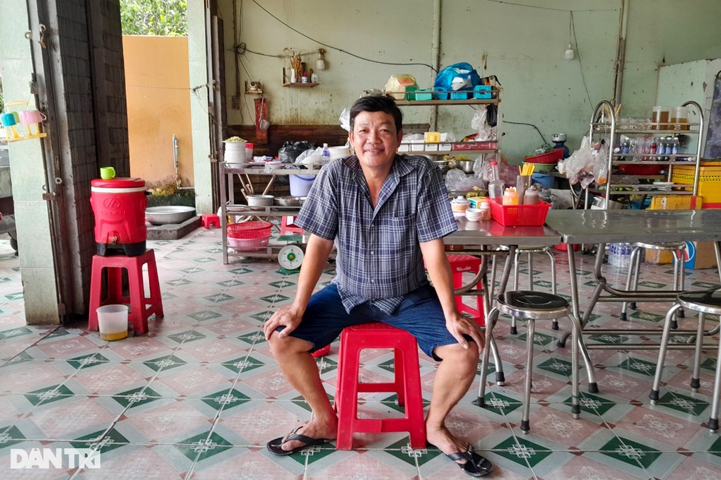 Khách ăn phở bỏ quên tài sản hàng trăm triệu đồng, chủ tiệm trả lại - 1 Khách ăn phở bỏ quên tài sản hàng trăm triệu đồng, chủ tiệm trả lại - 1