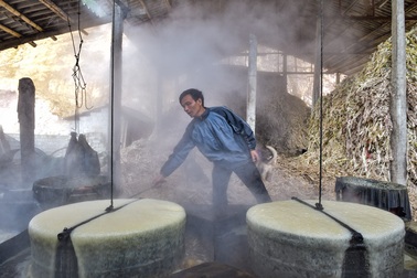 Làng mật mía xứ Thanh tất bật vào vụ Tết