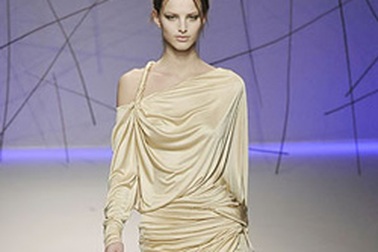 BST thanh lịch của Emanuel Ungaro