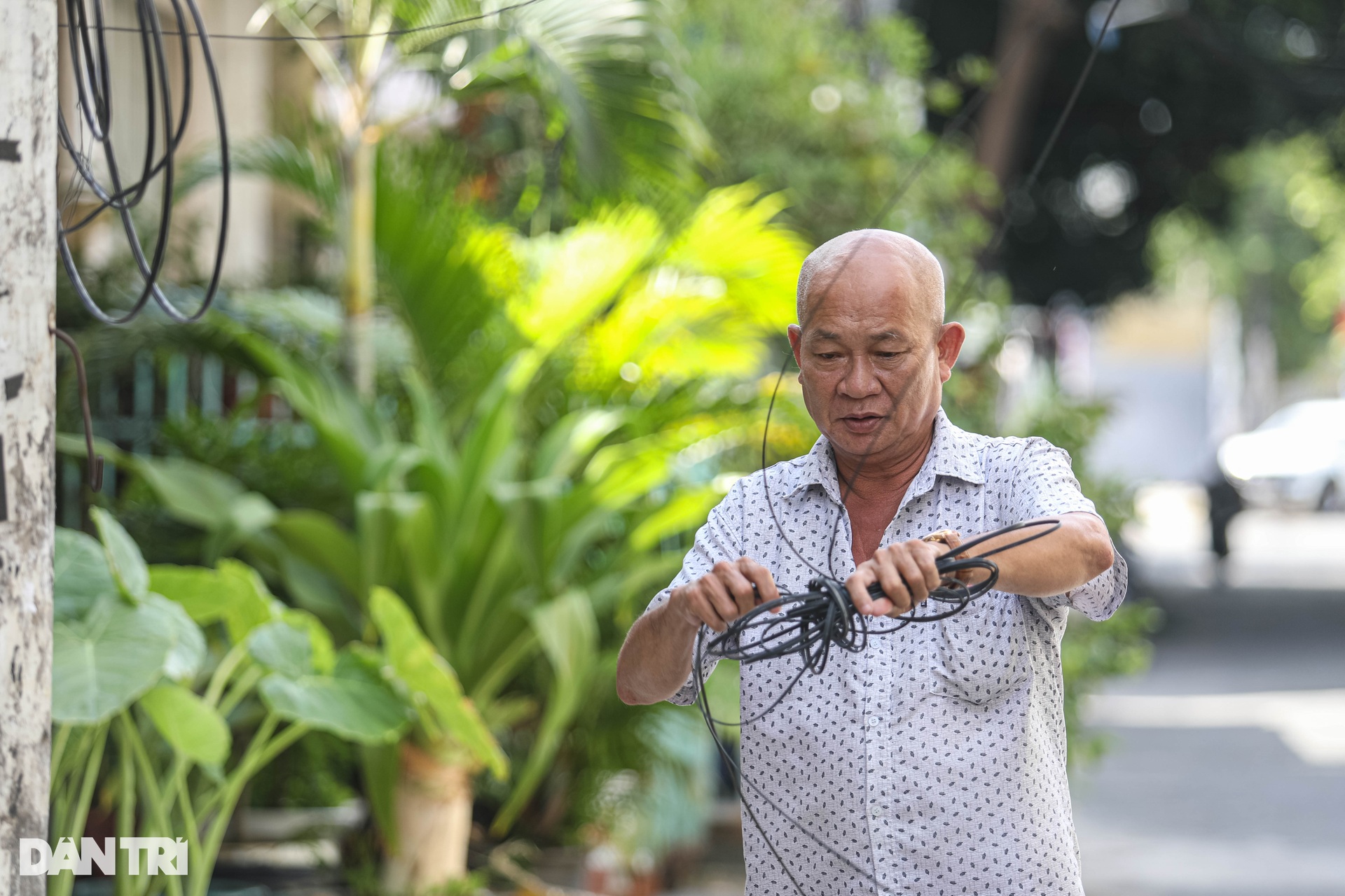 Người dân cư xá Độc Lập tháo dỡ chuồng cọp sau vụ cháy thương tâm - 8