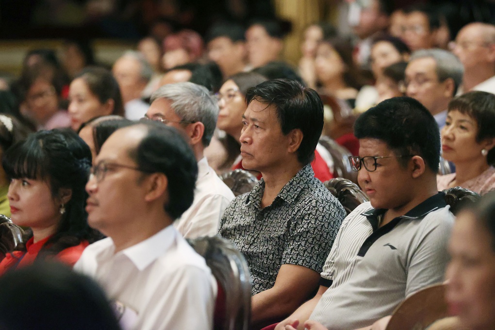 Trọng Tấn, Bảo Yến tôn vinh niềm tự hào dân tộc ở Hòa nhạc Điều còn mãi - 12 Trọng Tấn, Bảo Yến tôn vinh niềm tự hào dân tộc ở Hòa nhạc Điều còn mãi - 12