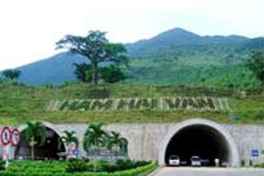 Trên đỉnh đèo Hải Vân