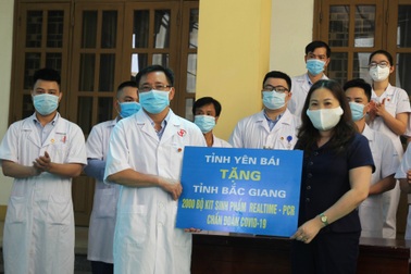 15 cán bộ, y bác sĩ ở Yên Bái "chia lửa" với Bắc Giang chống dịch