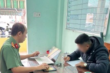 Công an xử lý người đăng tin bịa đặt "tăng cấp ba lần mức phạt vượt đèn đỏ"