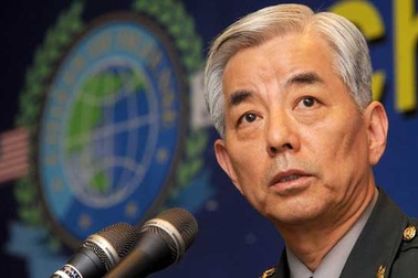 Thư chứa dao, chất bột trắng bị gửi tới Bộ trưởng quốc phòng Hàn Quốc 