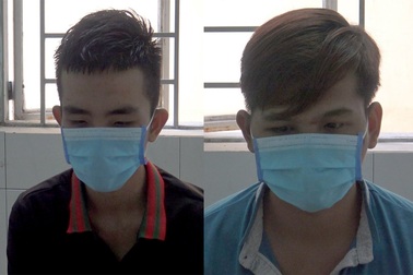 2 thanh niên mang súng điện, mai phục nữ tiểu thương, cướp túi tiền