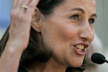 Nữ ứng viên tổng thống Pháp cảnh báo đối thủ