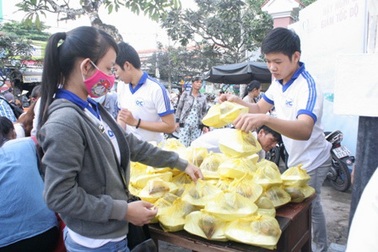 Sở GD –ĐT vận động gần 200 triệu đồng giúp sĩ tử nghèo đi thi