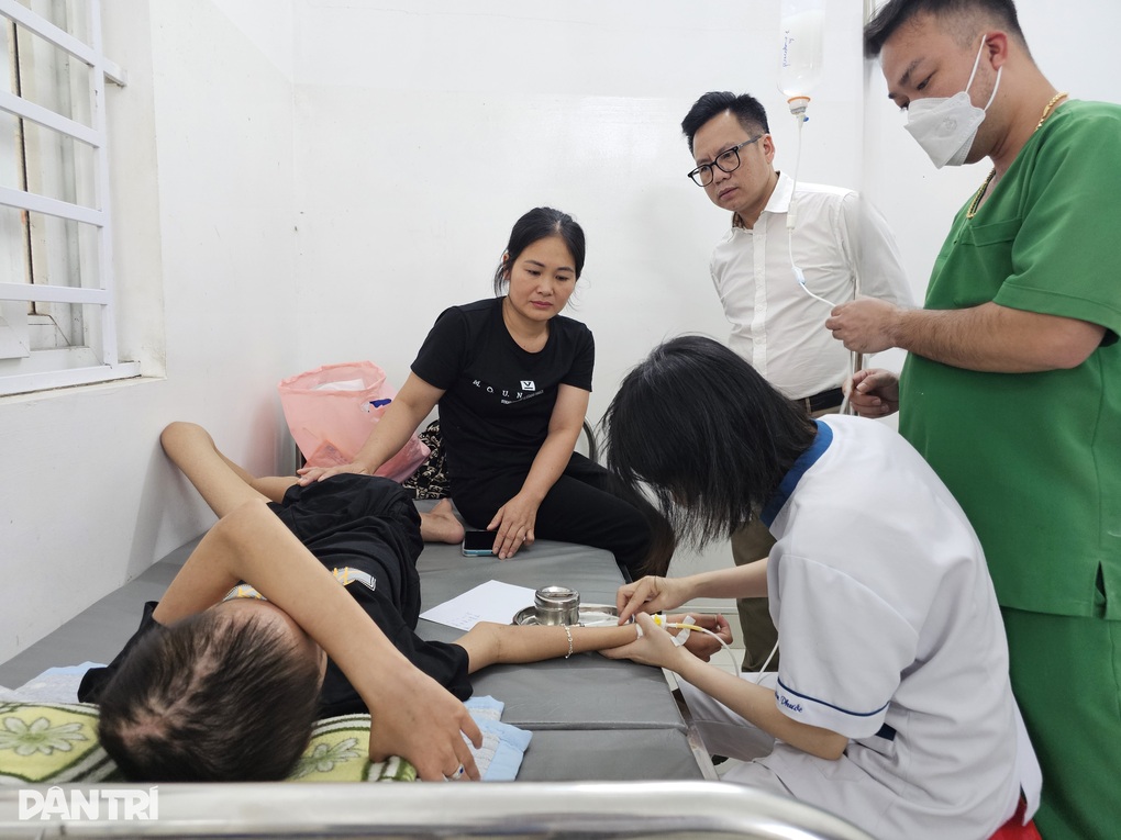 Hơn 300 triệu đồng đến với nữ sinh xinh đẹp gặp tai nạn kinh hoàng - 3 Hơn 300 triệu đồng đến với nữ sinh xinh đẹp gặp tai nạn kinh hoàng - 3