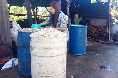 "Cuộc chiến" cơm thừa: Mua "cơm heo" cũng phải chung chi