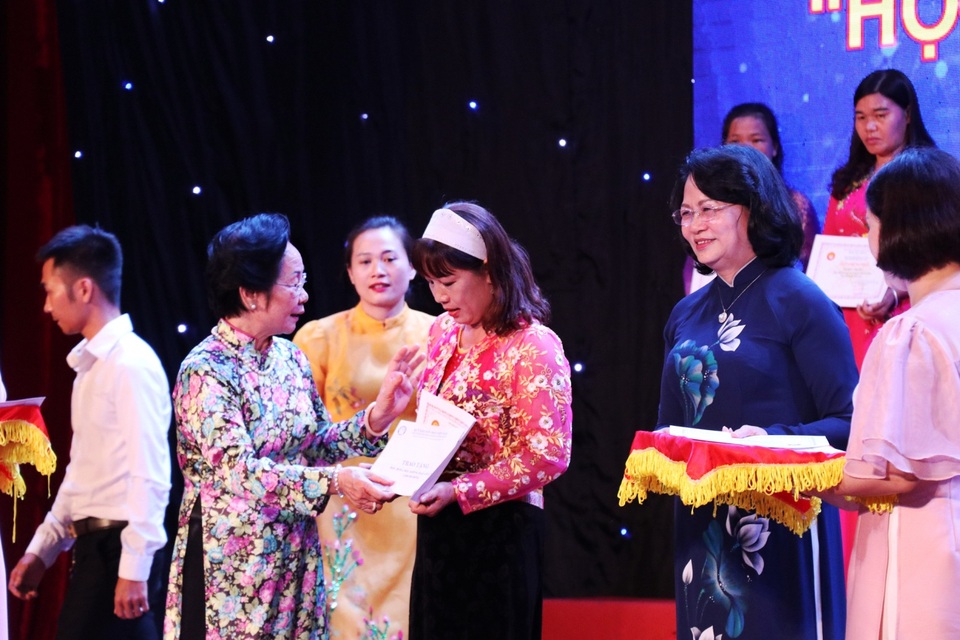 Trao học bổng “Học không bao giờ cùng” đến 144 cá nhân tiêu biểu phía Bắc - 4 Trao học bổng “Học không bao giờ cùng” đến 144 cá nhân tiêu biểu phía Bắc - 4