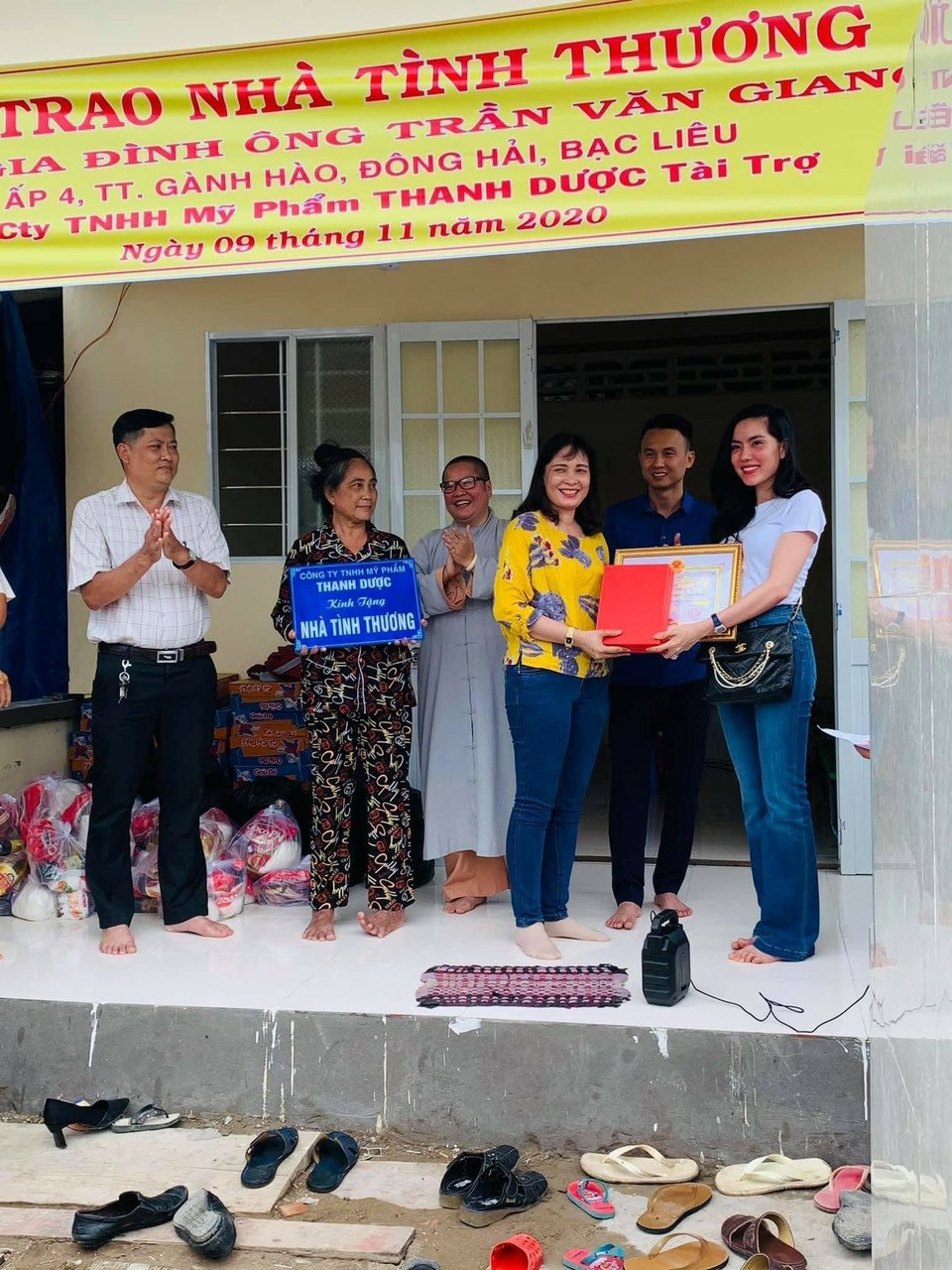 Mỹ phẩm Thanh Dược trao nhà tình thương cho gia đình khó khăn - 2 Mỹ phẩm Thanh Dược trao nhà tình thương cho gia đình khó khăn - 2