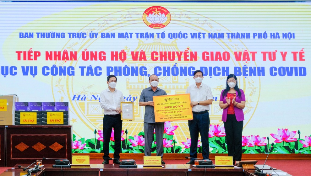 TT Group trao một triệu kit xét nghiệm PCR trị giá 162 tỷ đồng cho TP Hà Nội - 1 TT Group trao một triệu kit xét nghiệm PCR trị giá 162 tỷ đồng cho TP Hà Nội - 1