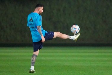 Messi có tên ở đội hình xuất phát của Argentina đối đầu Saudi Arabia