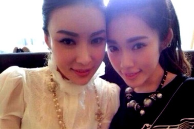 Kỳ lạ cuộc thi nhan sắc mẹ con giống hệt nhau ở Trung Quốc