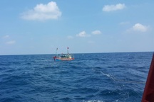 Cứu 5 thuyền viên trên con tàu gặp nạn ngoài biển