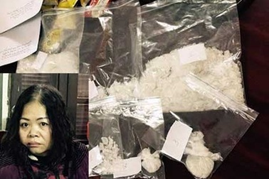 Hai vợ chồng giấu hơn 1 kg ma túy đá trong hộp bánh Chocopie