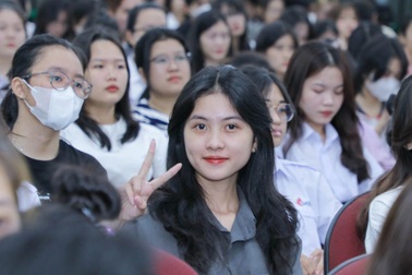 Chuyển tiền qua tài khoản cá nhân giảng viên, sinh viên được giảm học phí?