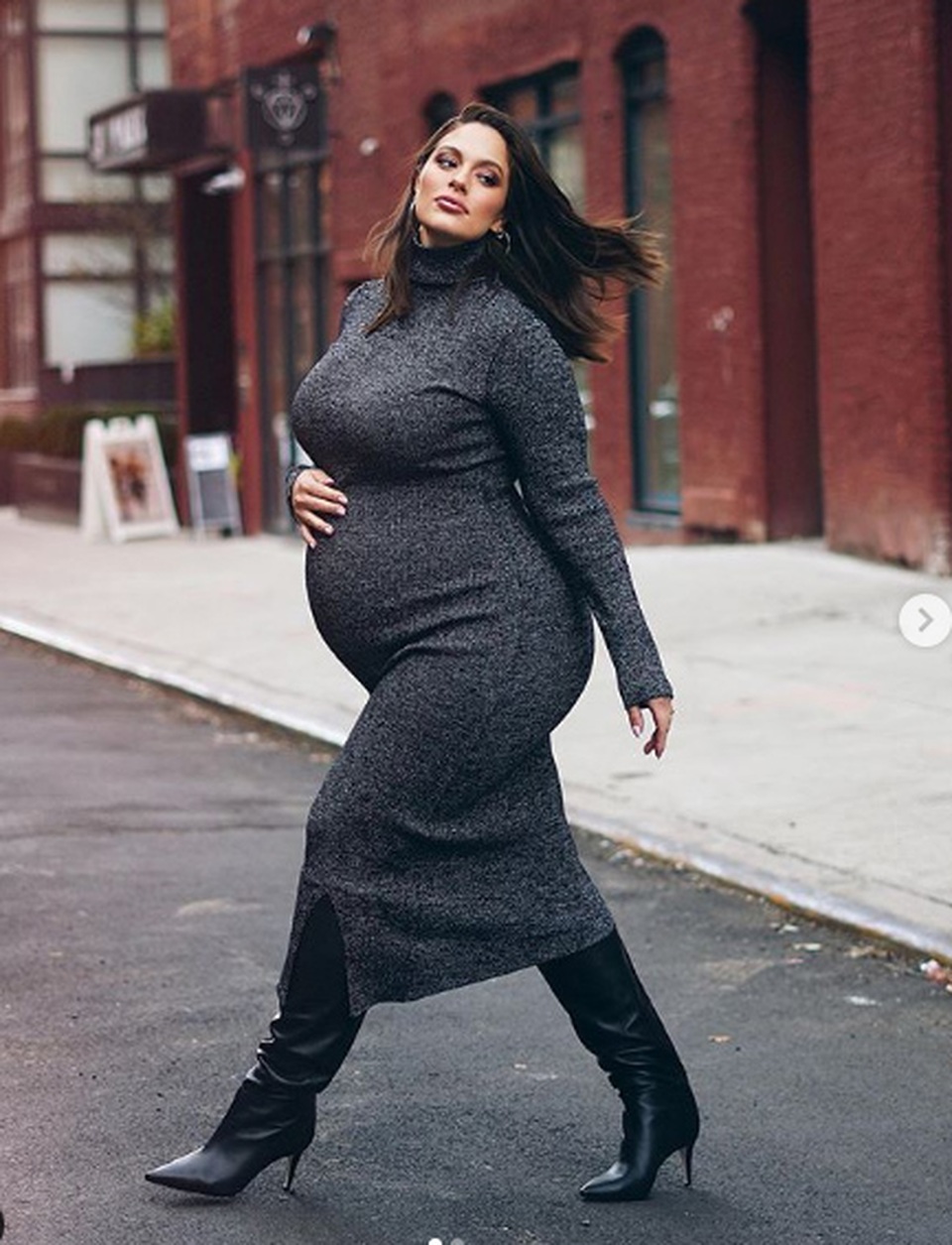 Ashley Graham: Bà bầu năng động - 7