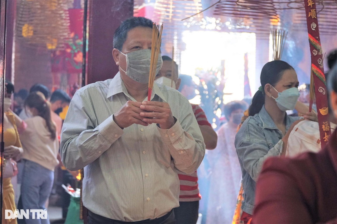 Mùng một Tết người dân Tây Đô nô nức du xuân, lễ chùa - 5 Mùng một Tết người dân Tây Đô nô nức du xuân, lễ chùa - 5