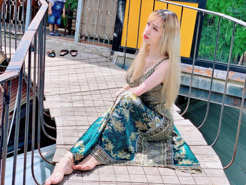 Chuyện về cô gái dùng chân trang điểm trở thành hot livestream - 9 Chuyện về cô gái dùng chân trang điểm trở thành hot livestream - 9
