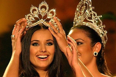 Hoa hậu quốc tế bị tước vương miện: Sắc đẹp cần song hành với hình ảnh đẹp