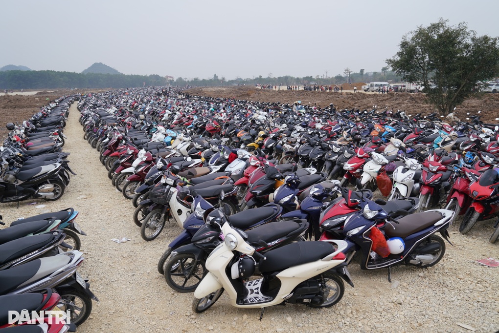 Những điểm du xuân đông kín người đến ngộp thở ở Ninh Bình - 7 Những điểm du xuân đông kín người đến ngộp thở ở Ninh Bình - 7